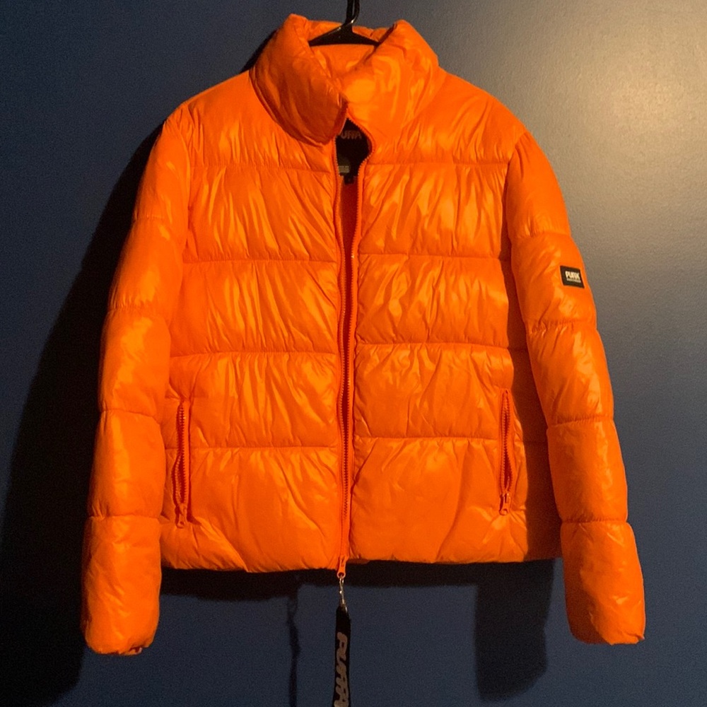 I’m selling this jazzy bright orange Puffa downcoat! I’ve had it for about 4 yrs